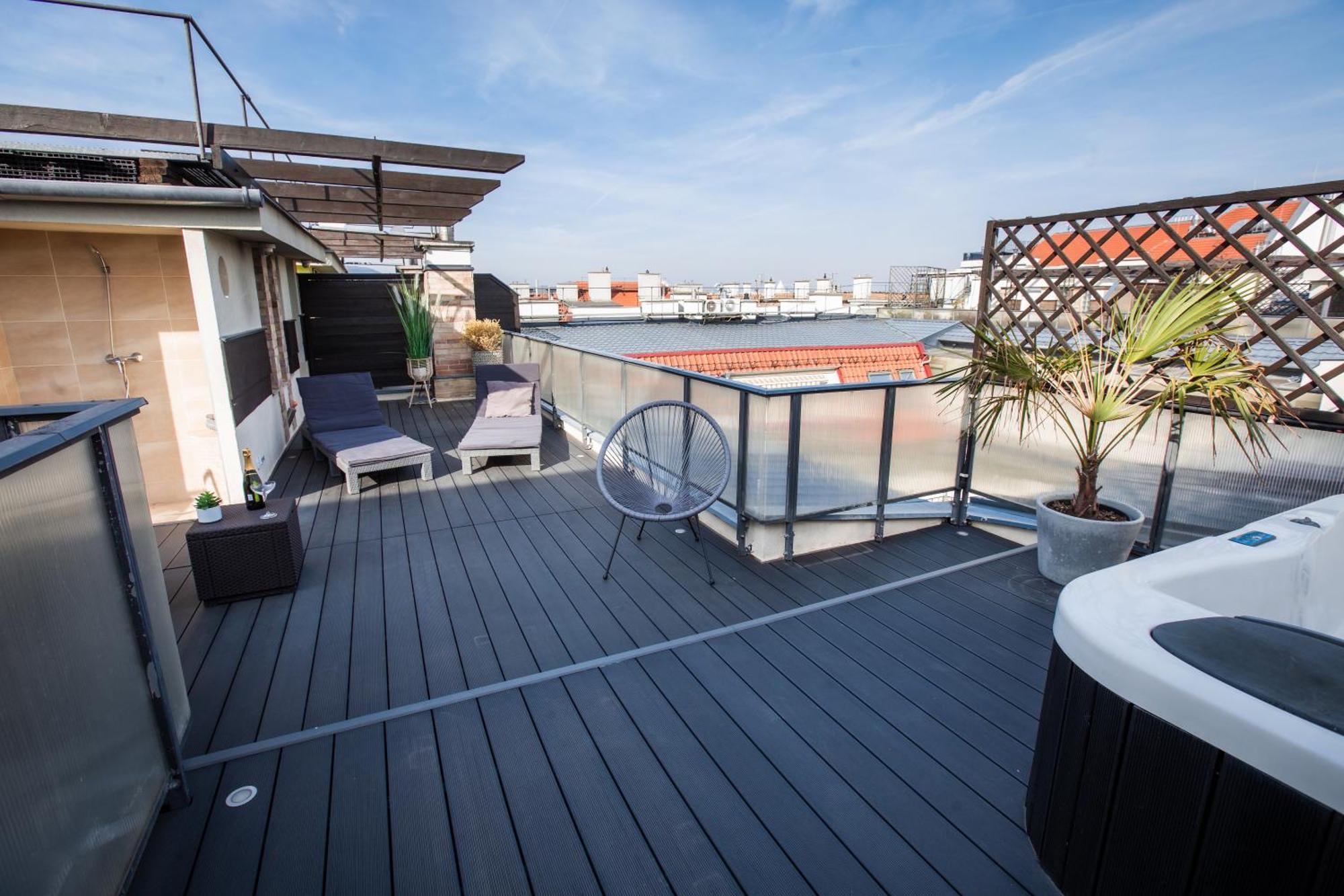 Апартаменты Triplex, Rooftop With Parlament View & Jacuzzi *
